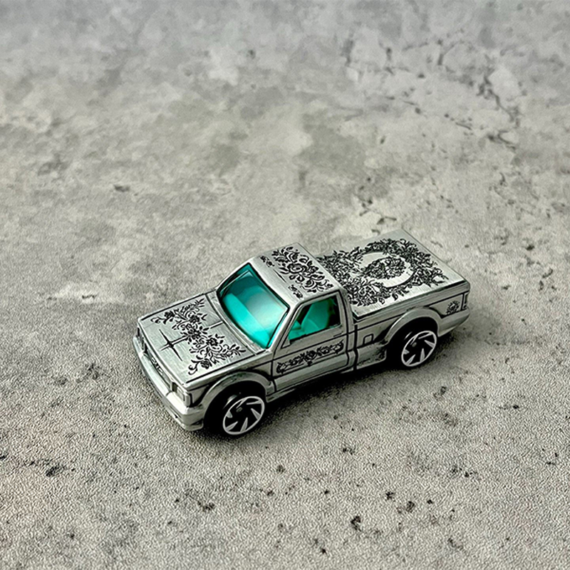 1:64 GMC SYCLONE Car Model - YT18